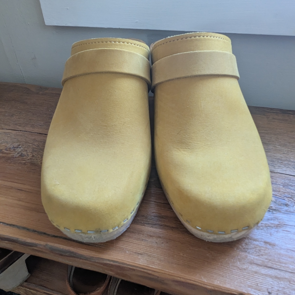 Sandrens Yellow leather Clogs EUC size 9 39 - Picture 7 of 11